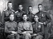 1950 год Н.И. Ганин, Н.П. Лыскин, В.Ф. Китаев, А.В.Кулеш, сидят Денисов, Крикуненко, Журавлёв.jpg
